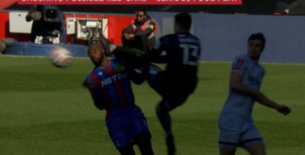 FA Cup: «Εγκληματική» κλωτσιά του τερματοφύλακα της Μίγλουολ σε παίκτη της Κρίσταλ Πάλας (βίντεο)