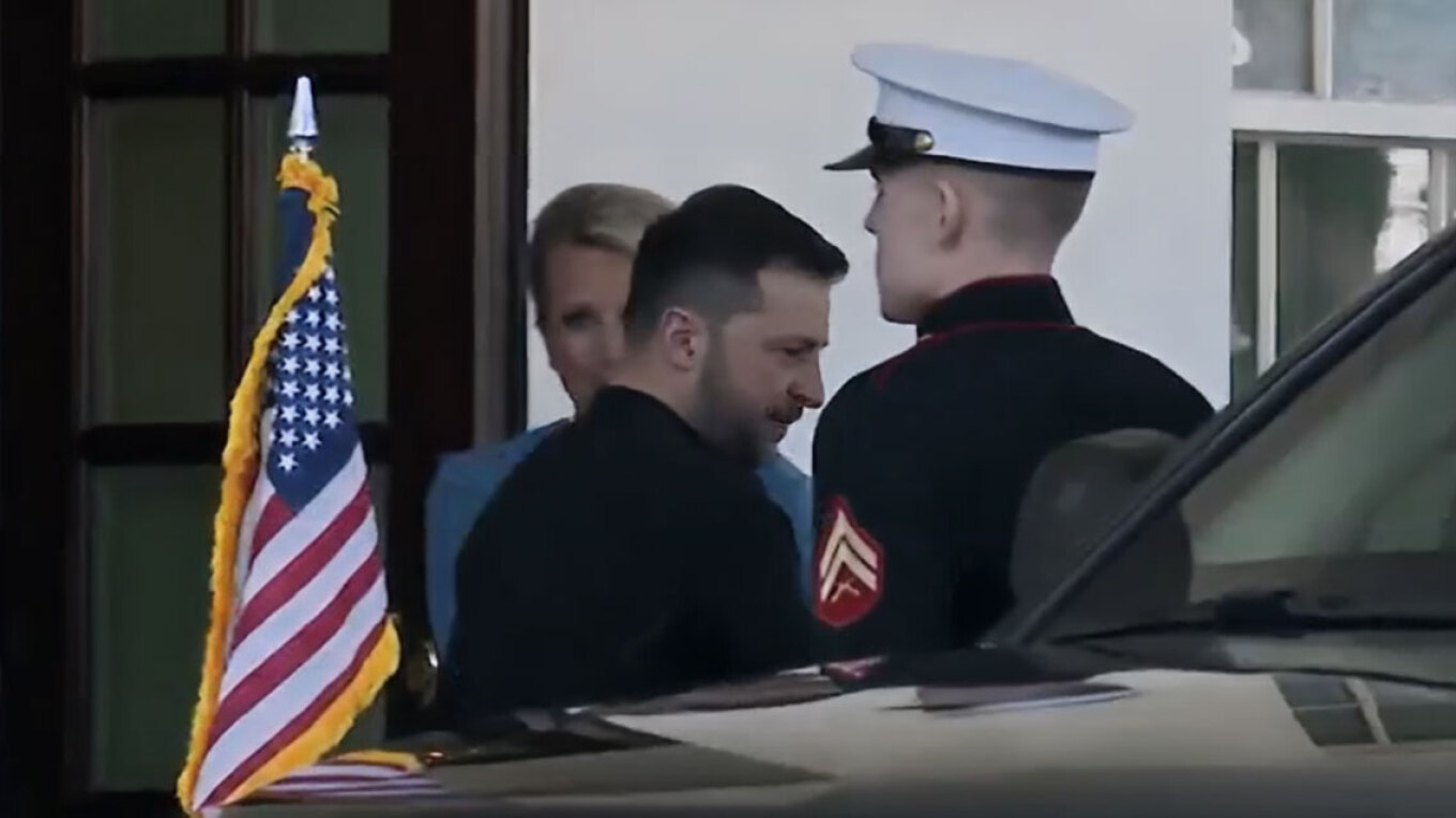 Ούτε τα προσχήματα: Η στιγμή που ο Ζελένσκι φεύγει βιαστικά από τον Λευκό Οίκο (βίντεο)