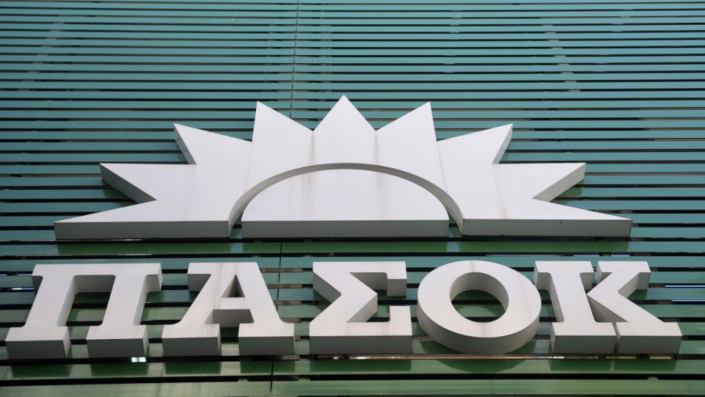 «Βολές» ΠΑΣΟΚ κατά Κ.Μητσοτάκη: «Προσπαθεί να αποποιηθεί των ευθυνών του»