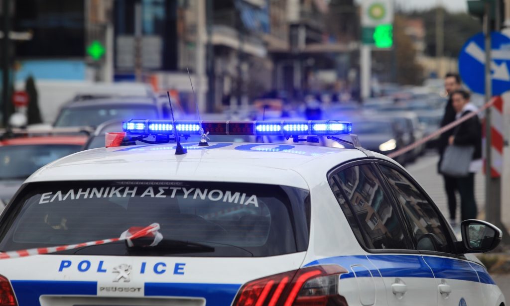 Θεσσαλονίκη: Ρομά πιάστηκαν επ’ αυτοφώρω να κλέβουν σιδερένια πλέγματα από αερογέφυρα