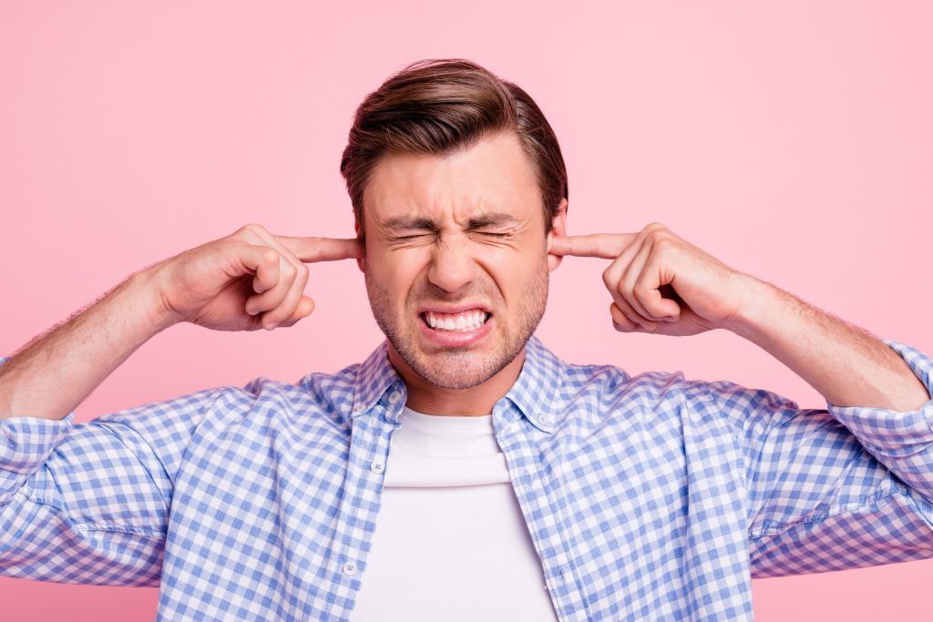 Δείτε τι μπορείτε να κάνετε για να ξεβουλώσετε τα αυτιά σας μετά από μία πτήση