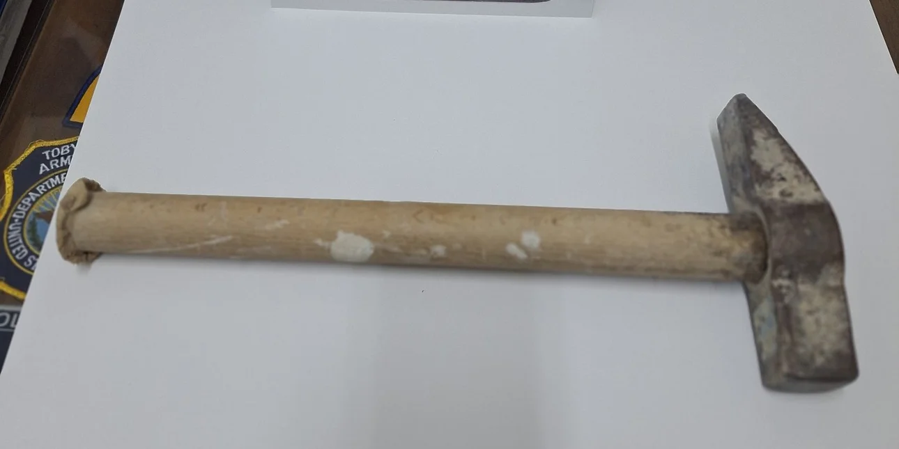 Ρόδος: Συνελήφθη 52χρονος για ενδοοικογενειακή βία – Απειλούσε κρατώντας στα χέρια ένα σφυρί 