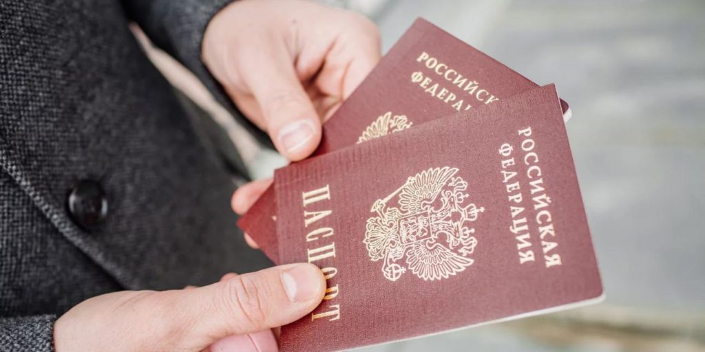 Η Ρωσία ολοκληρώνει τις παραδόσεις διαβατηρίων των νέων επαρχιών που προσαρτήθηκαν στην ρωσική ομοσπονδία