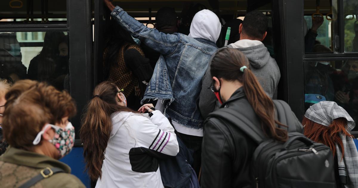 Εκτός εαυτού οδηγός λεωφορείου από τον συνωστισμό… παράτησε το τιμόνι και έφυγε – Σύξυλοι οι επιβάτες