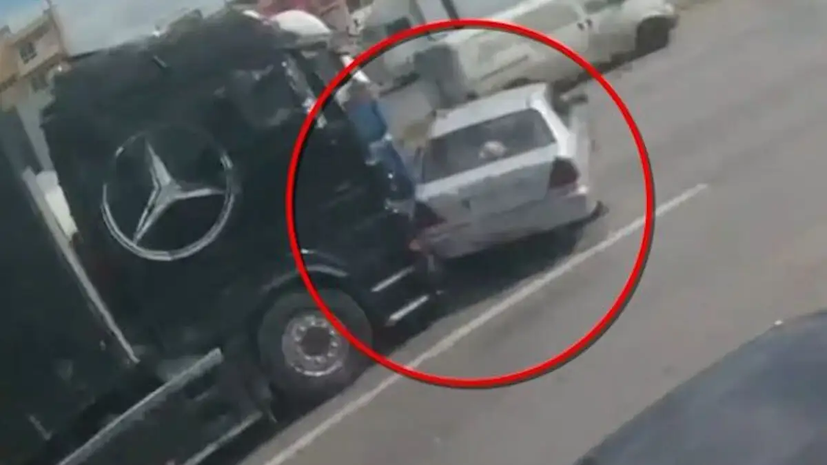 Βίντεο ντοκουμέντο από την καραμπόλα στη Λεωφόρο Αθηνών με τις 2 νταλίκες, το βυτιοφόρο και τα 3 αυτοκίνητα