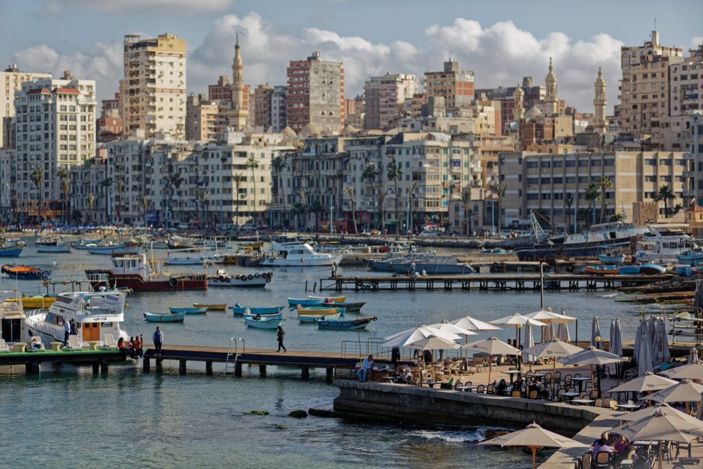 Στη θάλασσα βυθίζεται η Αλεξάνδρεια: Καταρρέουν κτίρια από τη διάβρωση των ακτών – Tι λένε οι επιστήμονες