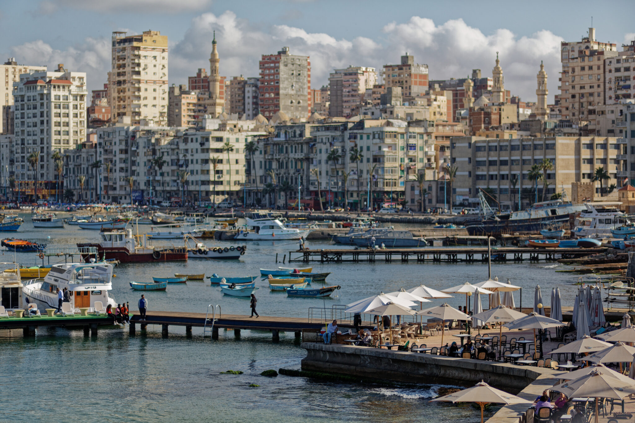 Στη θάλασσα βυθίζεται η Αλεξάνδρεια: Καταρρέουν κτίρια από τη διάβρωση των ακτών – Tι λένε οι επιστήμονες