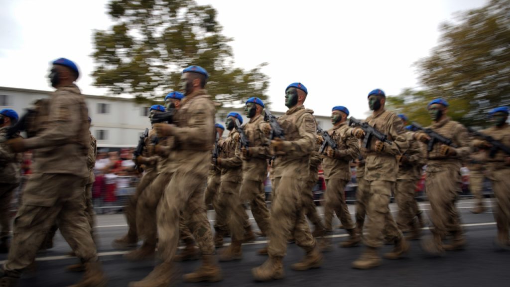 ΥΠΑΜ Τουρκίας: «Αν υπάρξει ανάγκη θα αναπτύξουμε στρατιωτικές δυνάμεις στην Ουκρανία»