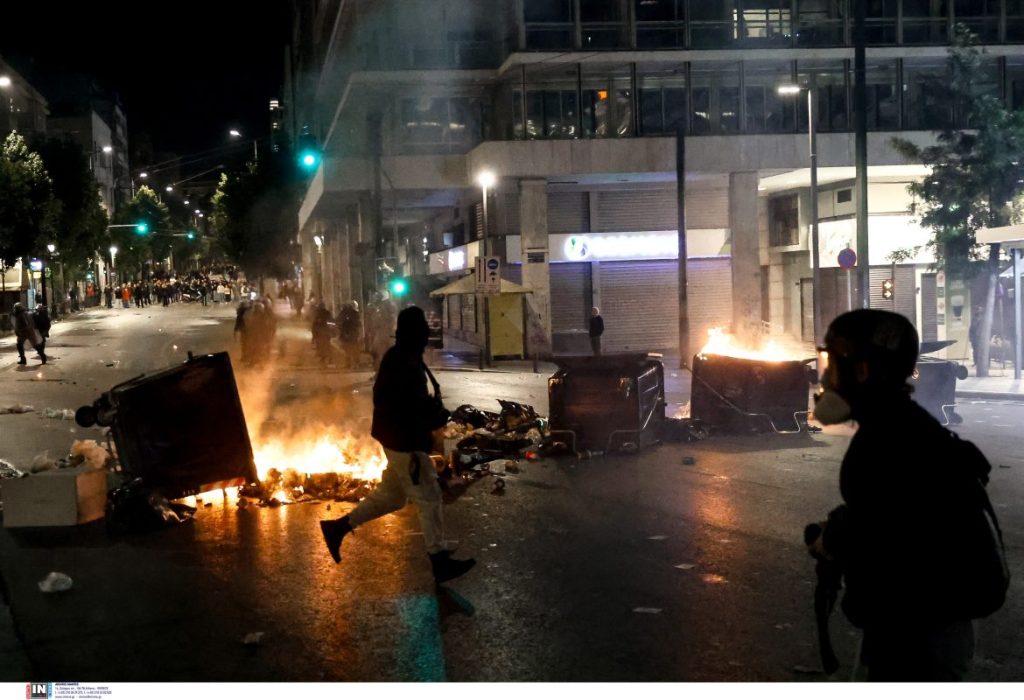 Αθήνα: Ποινική δίωξη σε βάρος 11 συλληφθέντων για τα επεισόδια στη συγκέντρωση για τα Τέμπη