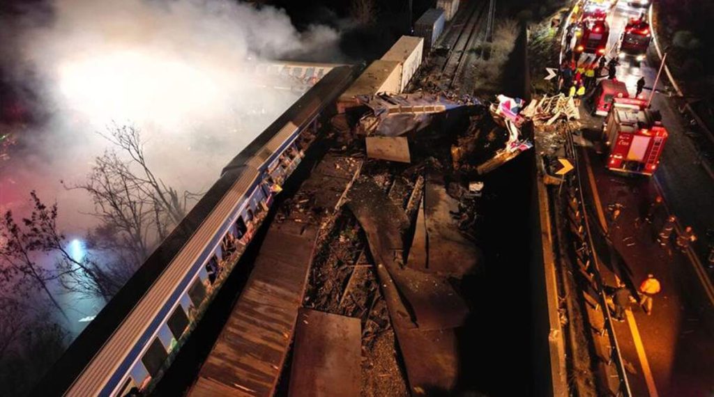 Έγκλημα στα Τέμπη – Μητέρα μηχανοδηγού: «Πενθώ και τους ακούω να λένε ότι ο γιος μου ήταν λαθρέμπορος»
