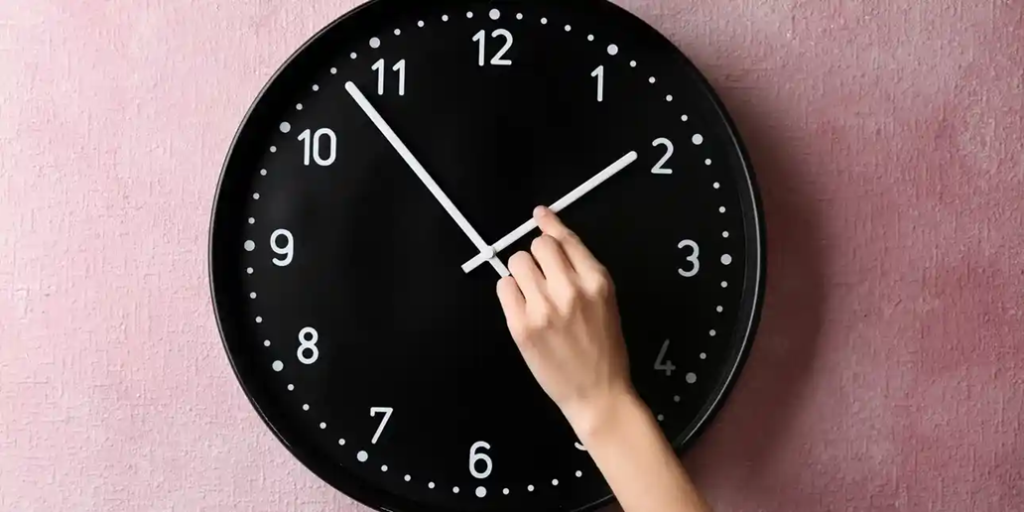 Δείτε πότε θα πάμε μια ώρα μπροστά τους δείκτες των ρολογιών μας