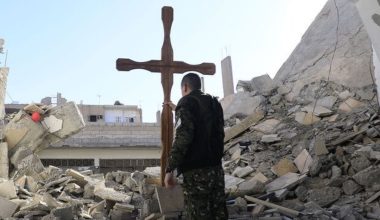 Οργή για την ανακοίνωση του ΥΠΕΞ για τις σφαγές των Χριστιανών στη Συρία – «Ντροπή και ξεφτίλα» λένε οι πολίτες