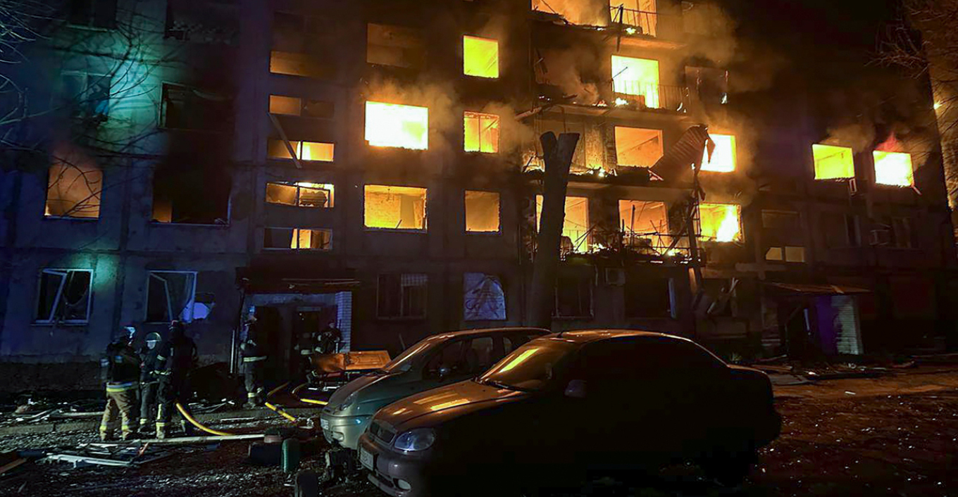 Μαζικό χτύπημα ρωσικών drones σε κτιριακό συγκρότημα που διέμεναν μισθοφόροι