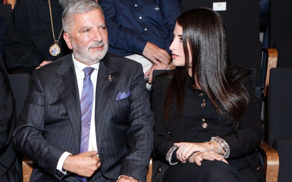 Γ.Πατούλης: Η φωτογραφία που δημοσίευσε με τη σύζυγό του και το νεογέννητο γιο τους (φωτο)