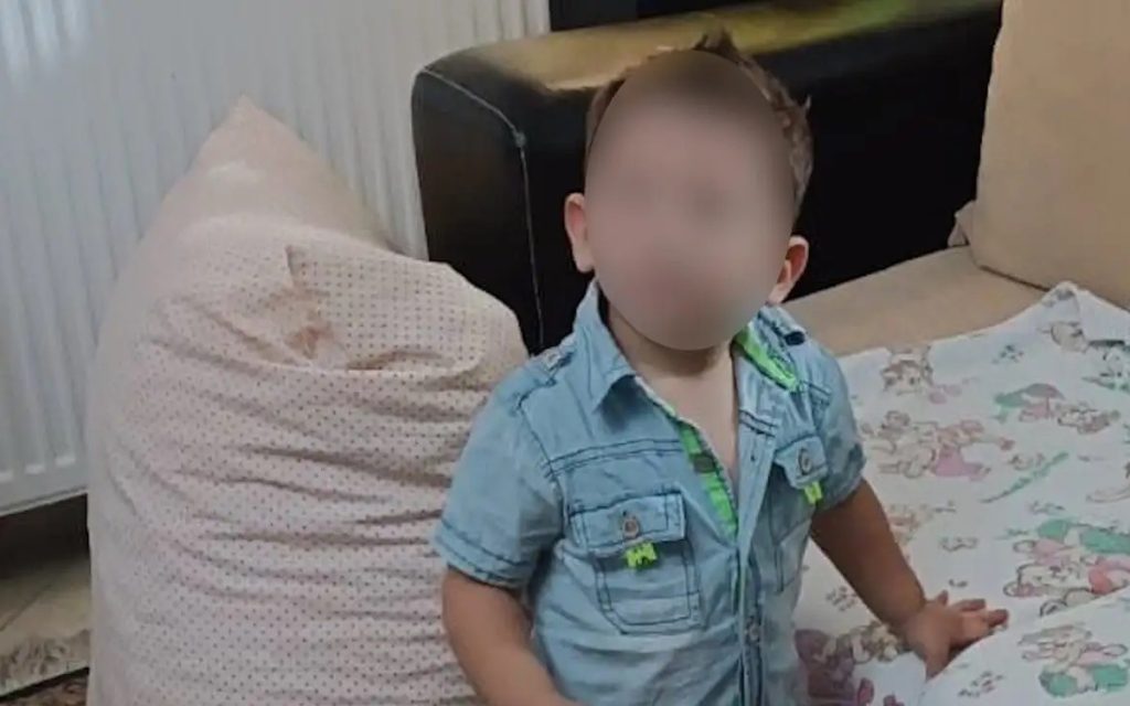 Υπόθεση 3χρονου στην Κρήτη: Νέα στοιχεία από την ιατροδικαστική εξέταση – Μητέρα και πατριός απολογούνται ξανά
