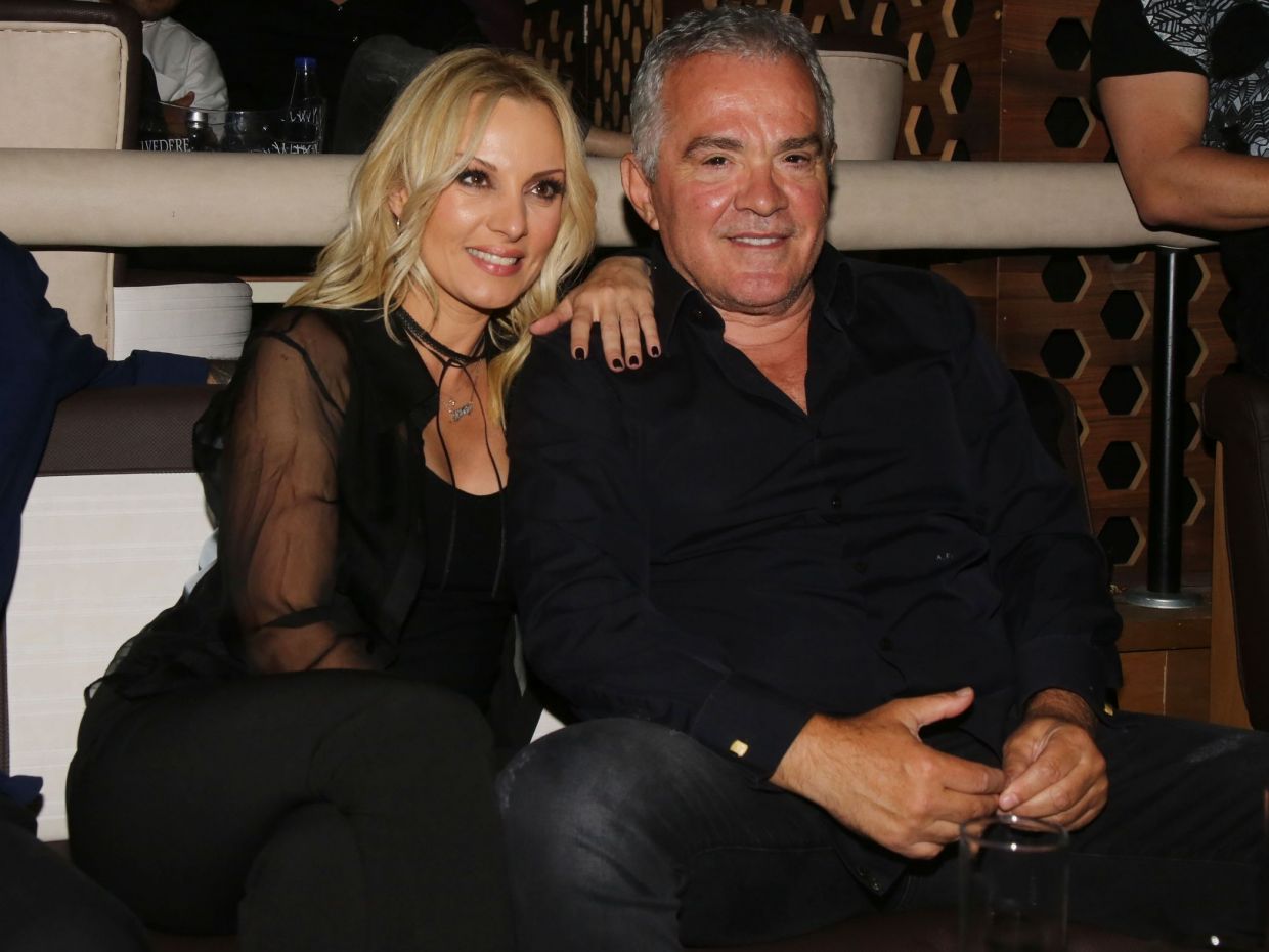 Γ.Λύρας: Πόζαρε με την 13χρονη κόρη του λίγο πριν το πάρτι γενεθλίων της Π.Ζήνα (φωτο)