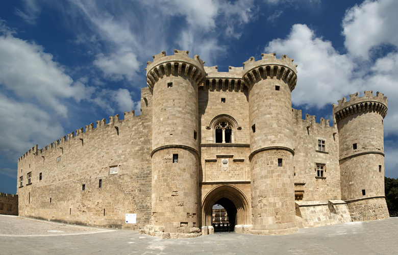 Η τρομερή ιστορία πίσω από την Κόκκινη Πύλη στο Κάστρο της Ρόδου (φωτό)