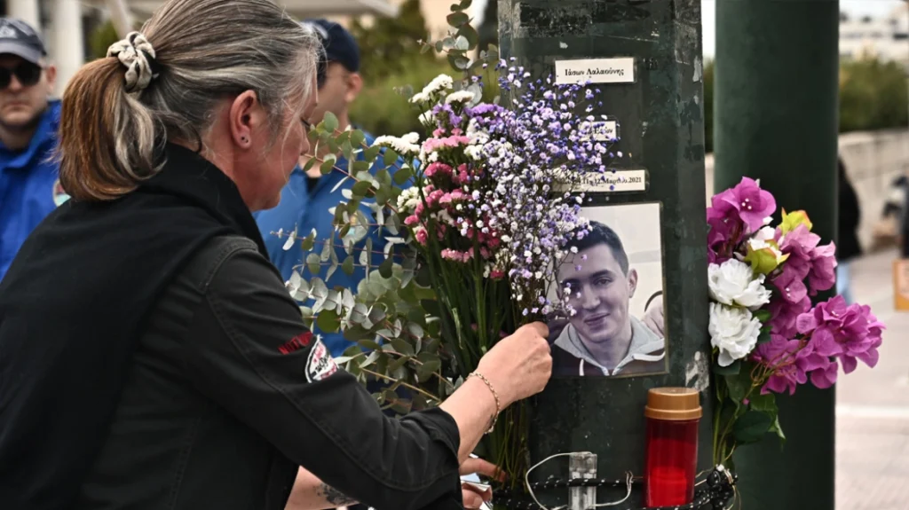 Ι.Λαλαούνης: Συγκέντρωση έξω από τη Βουλή στη μνήμη του 23χρονου που σκοτώθηκε σε τροχαίο