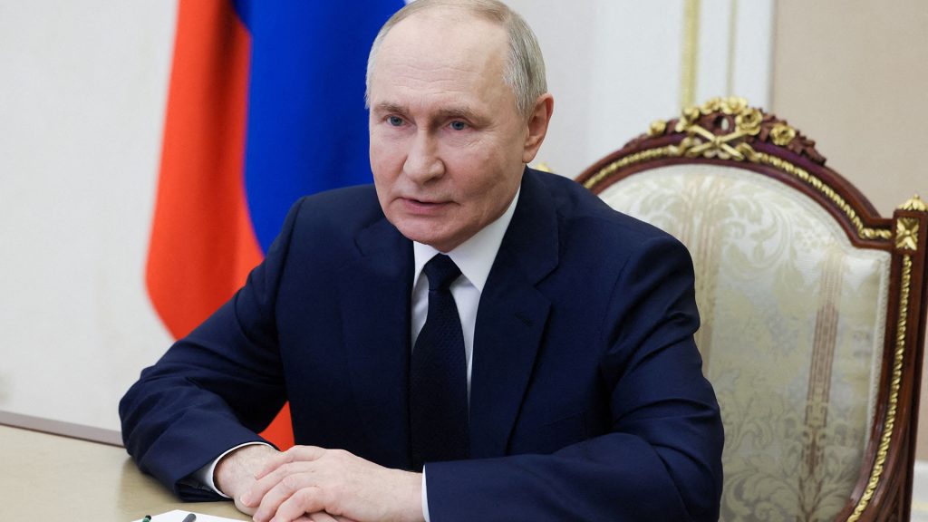 Επίσκεψη του ένστολου Β.Πούτιν στο κέντρο ελέγχου των ρωσικών δυνάμεων στο Κουρσκ (βίντεο)