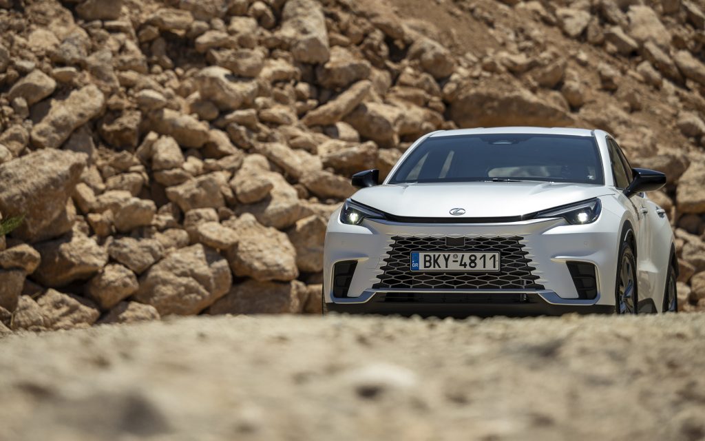 Δοκιμάζουμε το νέο Lexus LBX