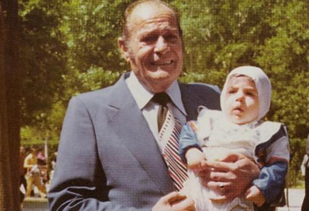 Λάμπρος Κωνσταντάρας για τον παππού του:«Ήθελε να μας κάνει όλα τα χατίρια, διαισθανόταν ότι δεν θα μας ζήσει πολύ»