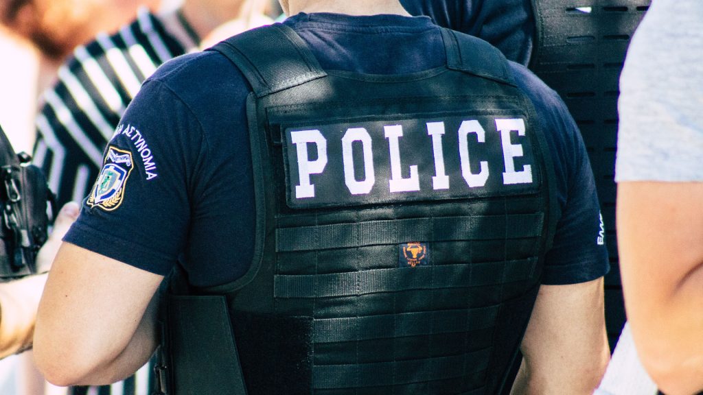 Αθήνα: Πρώην παίκτης ριάλιτι ο άνδρας που παρίστανε επί μήνες τον αστυνομικό