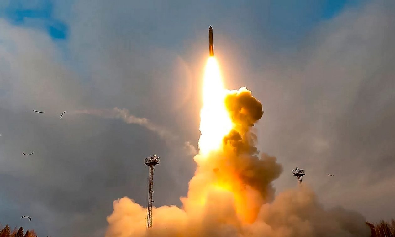 H Ρωσία απαντά στις απειλές Β. Ζελένσκι για χτύπημα με Long Neptune: «Θα δεχτείτε πλήγμα με Oreshnik» (βίντεο)