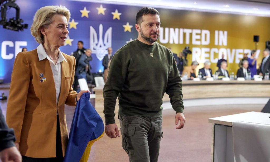 Ντερ Λάιεν: Την ώρα που Τραμπ και Πούτιν συζητούν για ειρήνη η πρόεδρος της Κομισιόν «ονειρεύεται» πολέμους