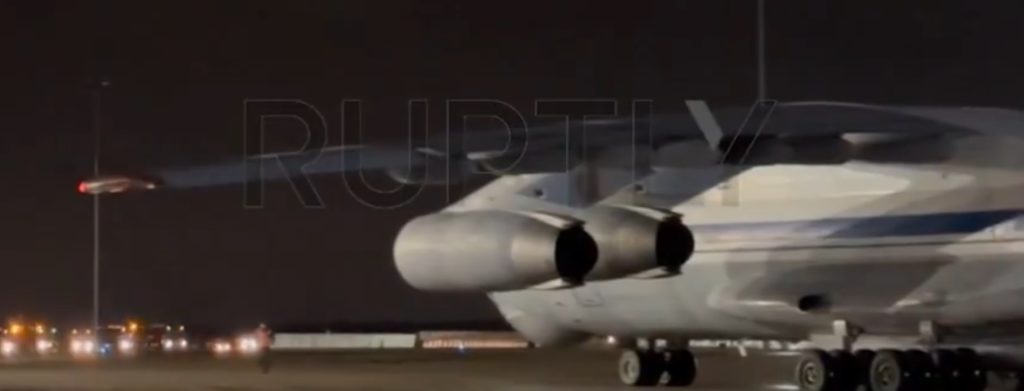 Βίντεο: Προσγειώθηκε στη Μόσχα το αεροπλάνο που μετέφερε τους Ρώσους αιχμαλώτους πολέμου