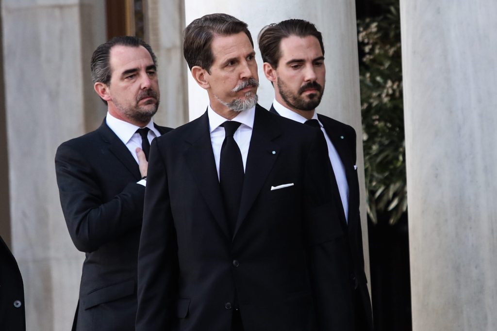 Την ακύρωση του επιθέτου «Ντε Γκρες» στα μέλη της τέως βασιλικής οικογένειας ζητά με προσφυγή του καθηγητής Νομικής