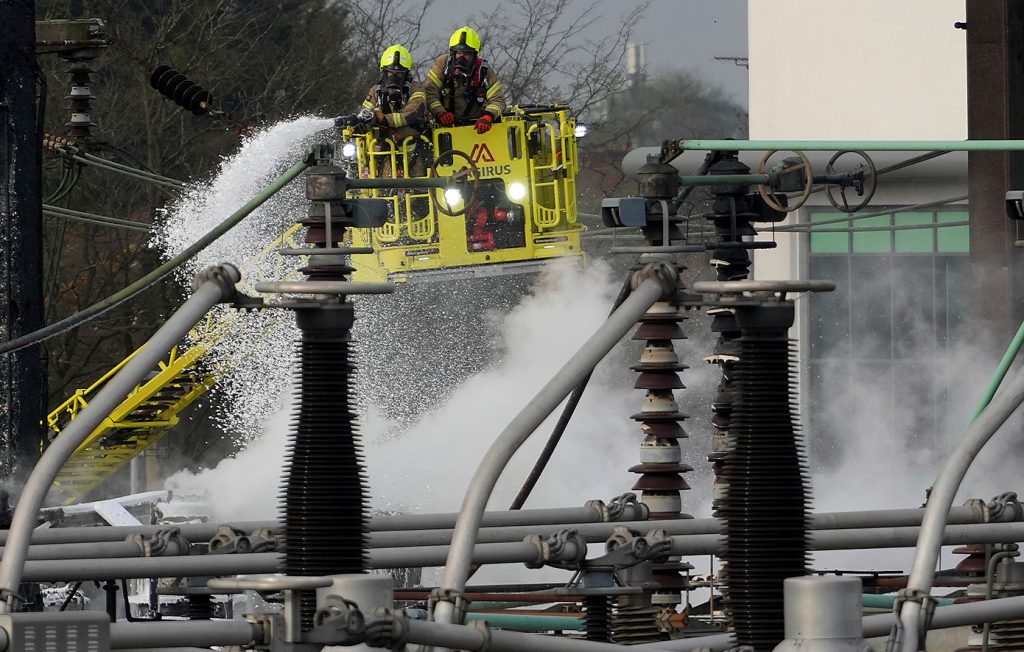 Χίθροου: Η αντιτρομοκρατική αναλαμβάνει τις έρευνες για τη μεγάλη φωτιά