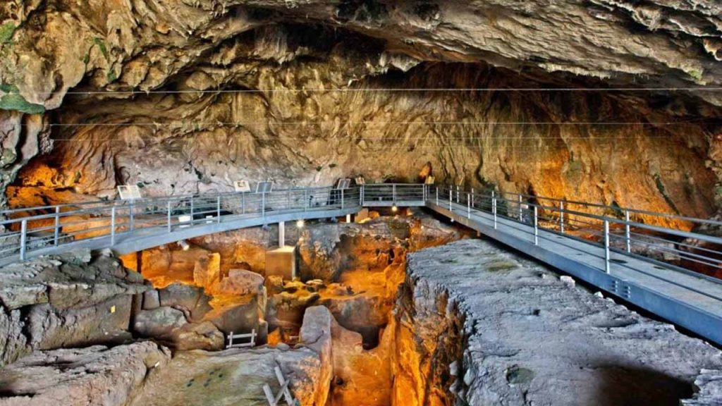 Αυτή είναι η αρχαιότερη γνωστή ανθρώπινη κατασκευή στην Ελλάδα – Κατασκευάστηκε πριν από 23.000 χρόνια! (φωτο)