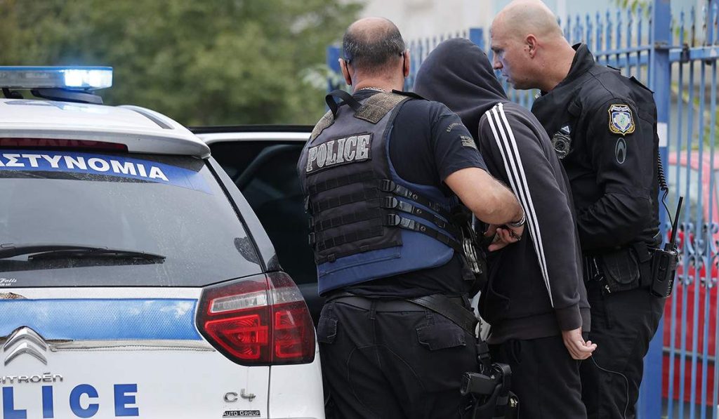 Ηράκλειο: Αφγανός «πρόσφυγας» επιτέθηκε σε αστυνομικούς – Οδηγούσε χωρίς δίπλωμα