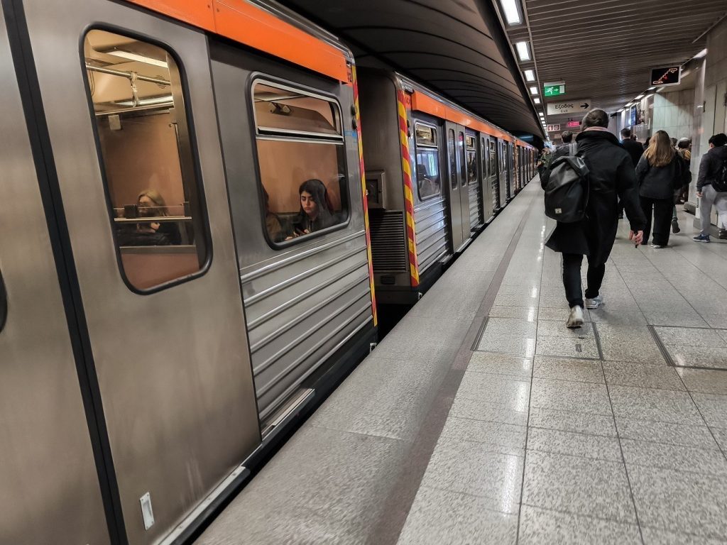 25η Μαρτίου: Κυκλοφοριακές ρυθμίσεις σήμερα και αύριο σε μετρό και τραμ λόγω των παρελάσεων