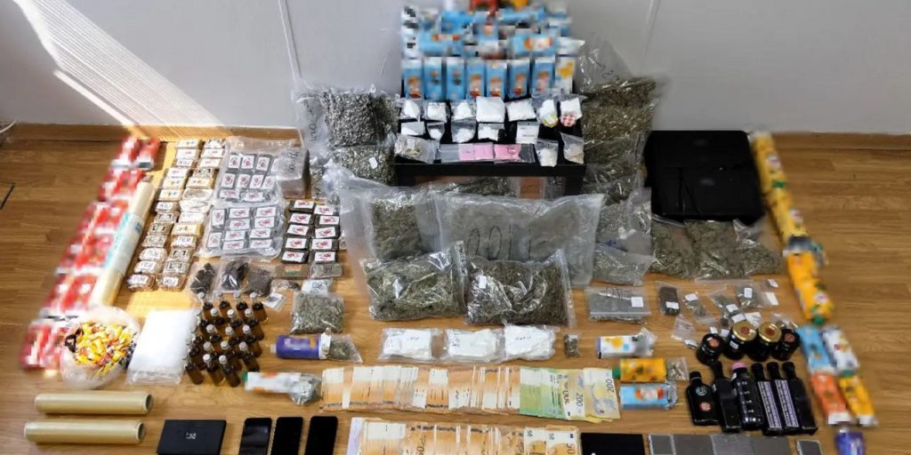 Γόνοι επιχειρηματιών & μεγαλογιατρού διακινούσαν ναρκωτικά σε… συσκευασίες χυμών στην Γλυφάδα! (φωτό) (upd)