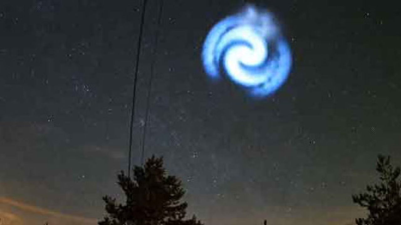 Μυστηριώδης σπείρα φωτός αναστάτωσε το Βερολίνο – Πώς εξηγείται το φαινόμενο (φώτο)