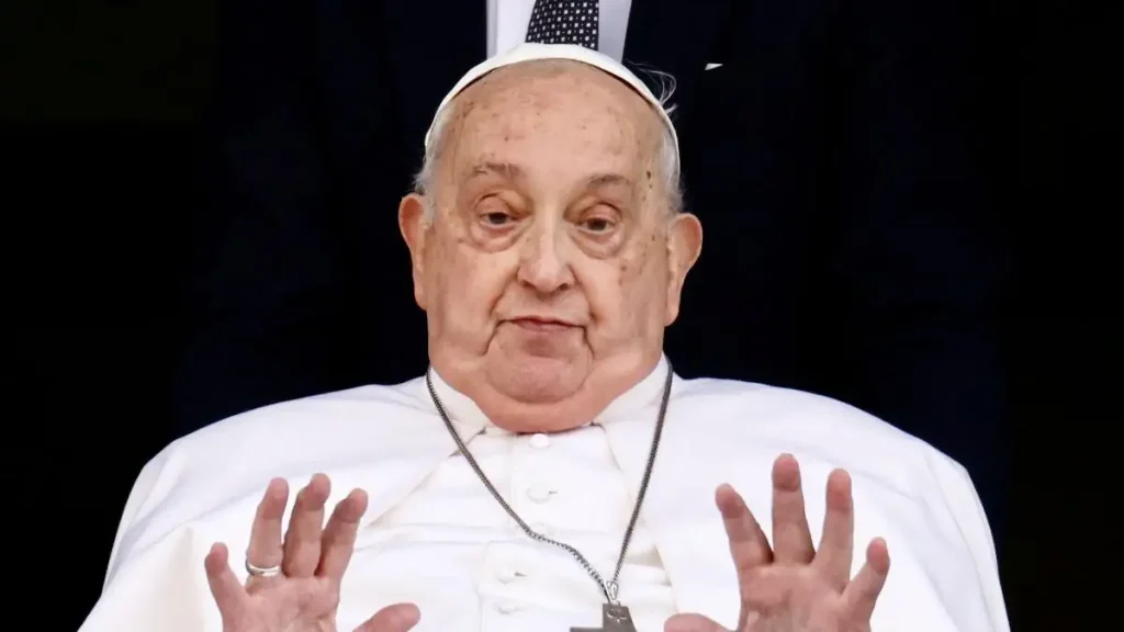 Γιατρός του Πάπα Φραγκίσκου: «Σκεφτήκαμε να εγκαταλείψουμε τη θεραπεία και να τον αφήσουμε να “φύγει” από τη ζωή»