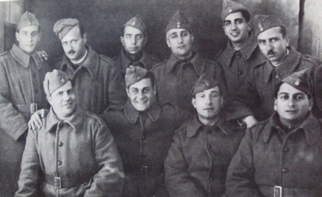 Όταν οι Ιταλοί βομβάρδισαν το «τάγμα των αγύμναστων» του Λ.Κωνσταντάρα: Eίχε «φλερτάρει» με τον θάνατο ο ηθοποιός