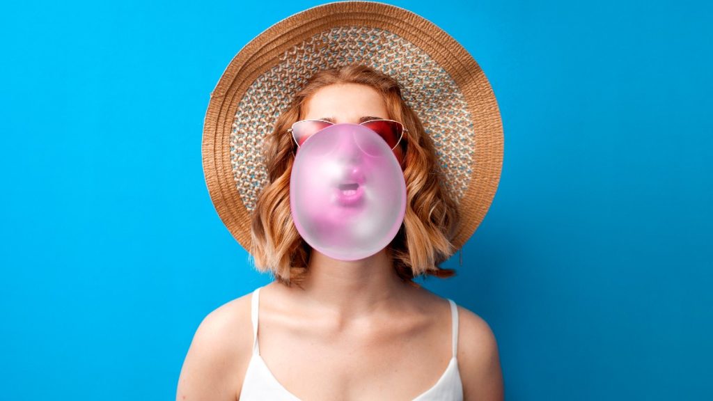 Δείτε από τι κινδυνεύετε αν μασάτε συχνά τσίχλες – Τι έδειξε νέα μελέτη