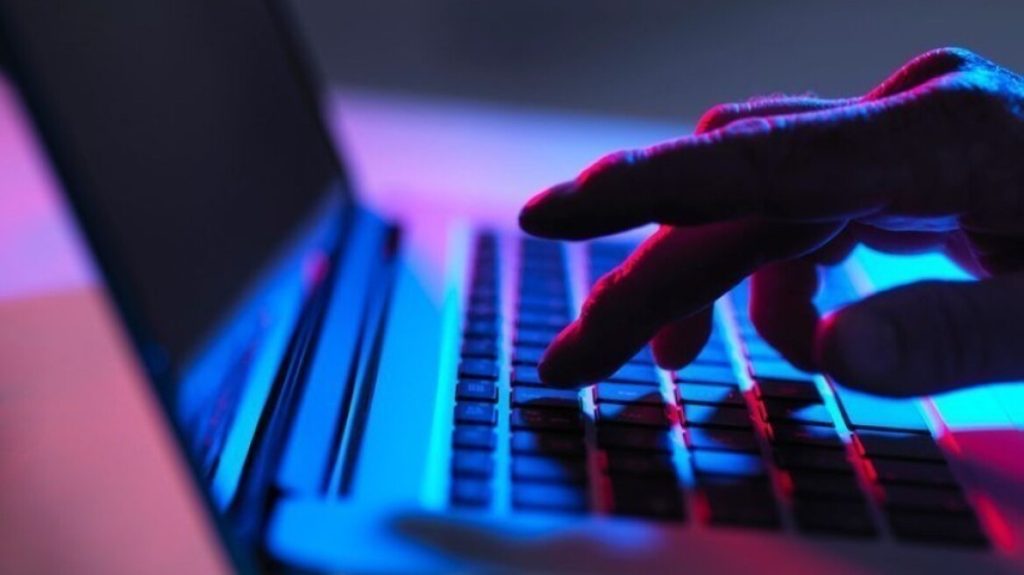 Βόλος: 45χρονος ανέβαζε επί τέσσερα χρόνια sextapes με τη σύζυγό του σε ιστοσελίδες χωρίς εκείνη να το γνωρίζει