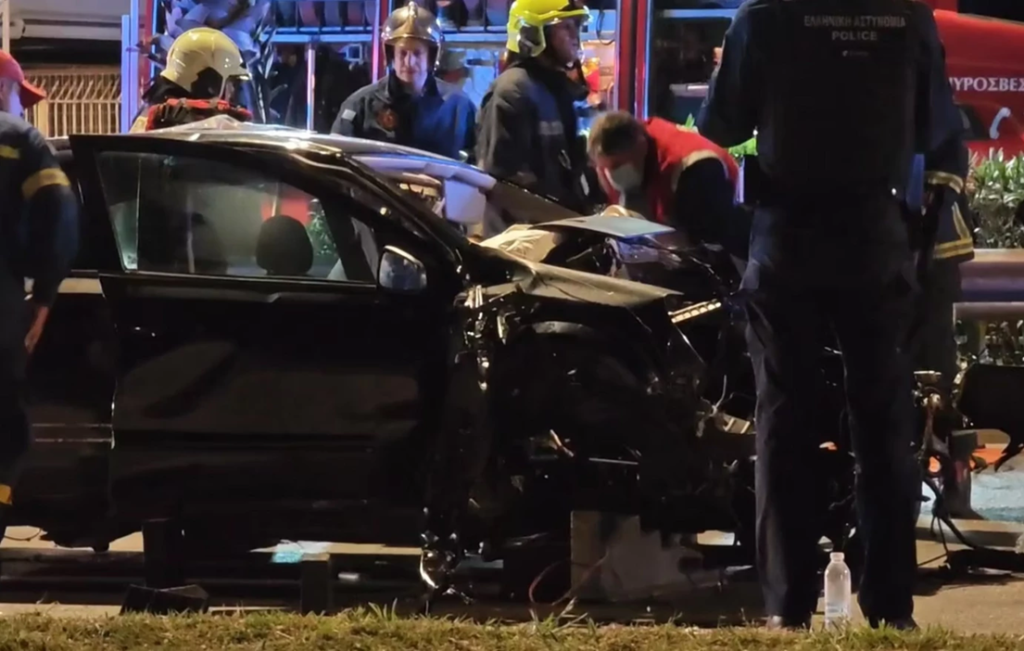 Τροχαίο ατύχημα στο Παλαιό Φάληρο: Χωρίς δίπλωμα ο 20χρονος οδηγός – Εκσφενδονίστηκε η συνοδηγός