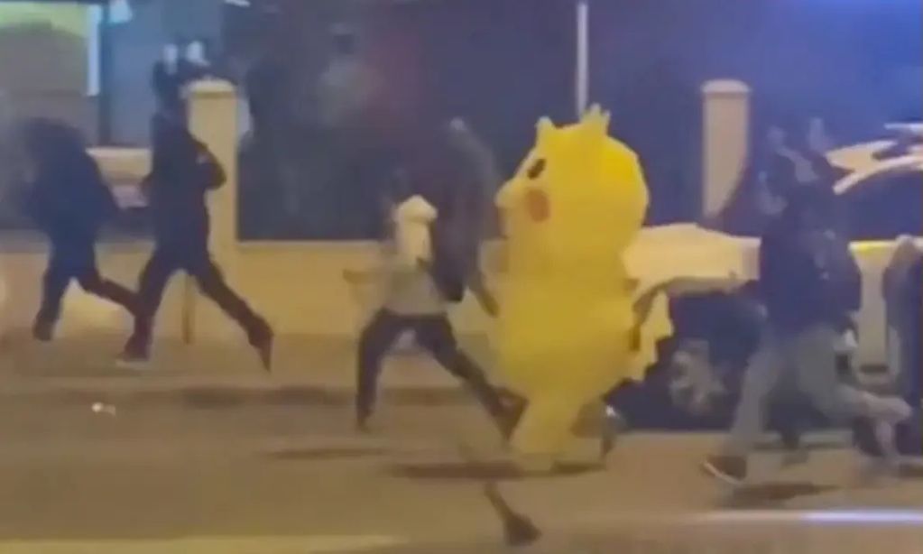 Τουρκία: Viral το βίντεο με διαδηλωτή ντυμένο… Πίκατσου να τρέχει για να ξεφύγει από την αστυνομία (βίντεο)