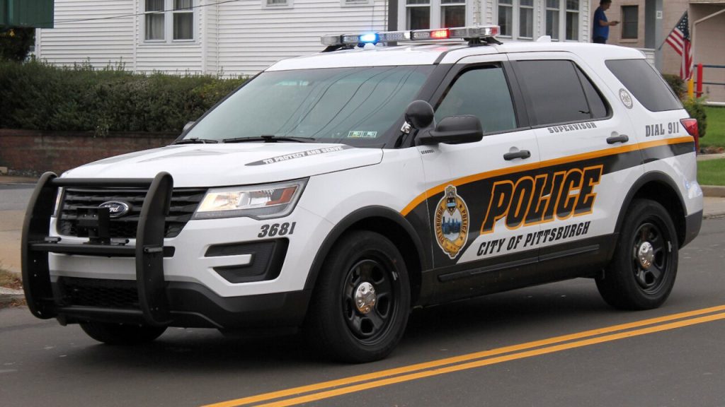 Τρομακτική στιγμή: Αυτοκίνητο με αλλόφρονα οδηγό  κτυπά μητέρα και το παιδί της