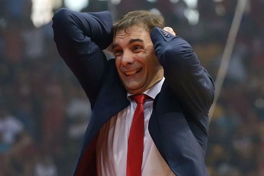 Ολυμπιακός: Άγριο επεισόδιο μεταξύ φιλάθλου και του Γ.Μπαρτζώκα – «Πουτ@ν@ τα έχεις κάνει» (βίντεο)