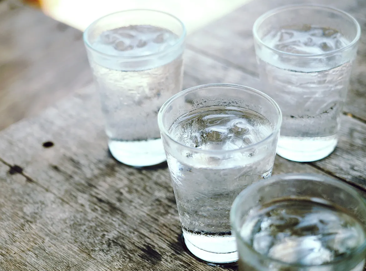 Πατέρας τριών παιδιών πέθανε μετά από υπερκατανάλωση νερού: Ποια τα συμπτώματα που εμφάνισε