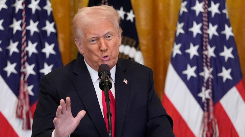 «Ημέρα της απελευθέρωσης»: Την Τετάρτη ο Ν.Τραμπ ανακοινώνει τους δασμούς στην ΕΕ