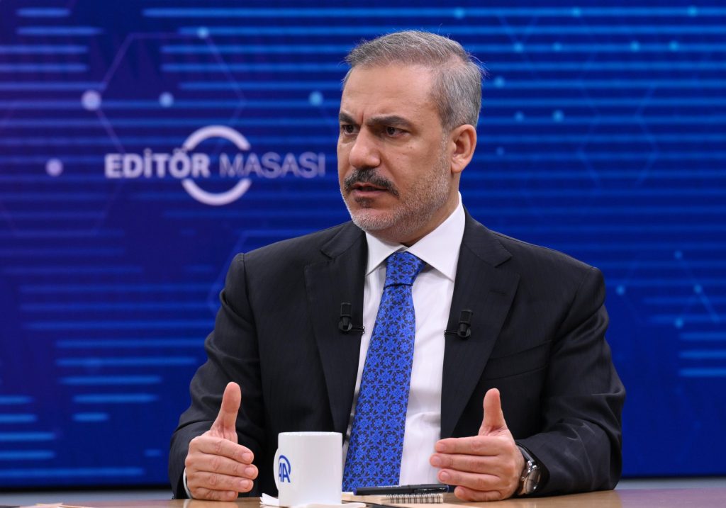 Ο Τούρκος υπουργός Εξωτερικών στο Παρίσι: Θα έχει συνάντηση με τον Γάλλο ομόλογό του