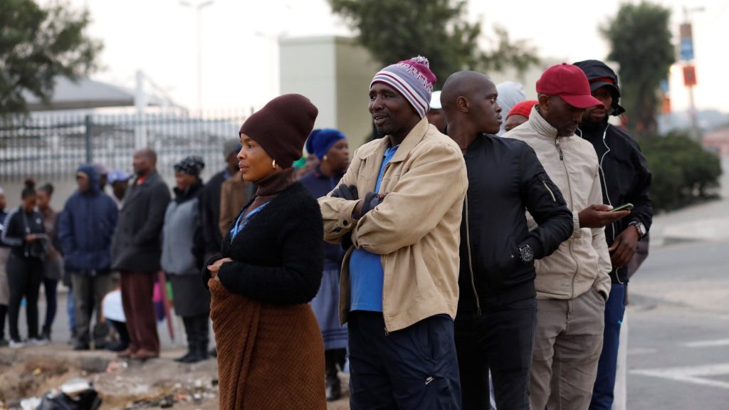 Οργή χιλιάδων διαδηλωτών στη Νότια Αφρική για τον βιασμό μιας 7χρονης – Ποιοι είναι οι κύριοι κατηγορούμενοι