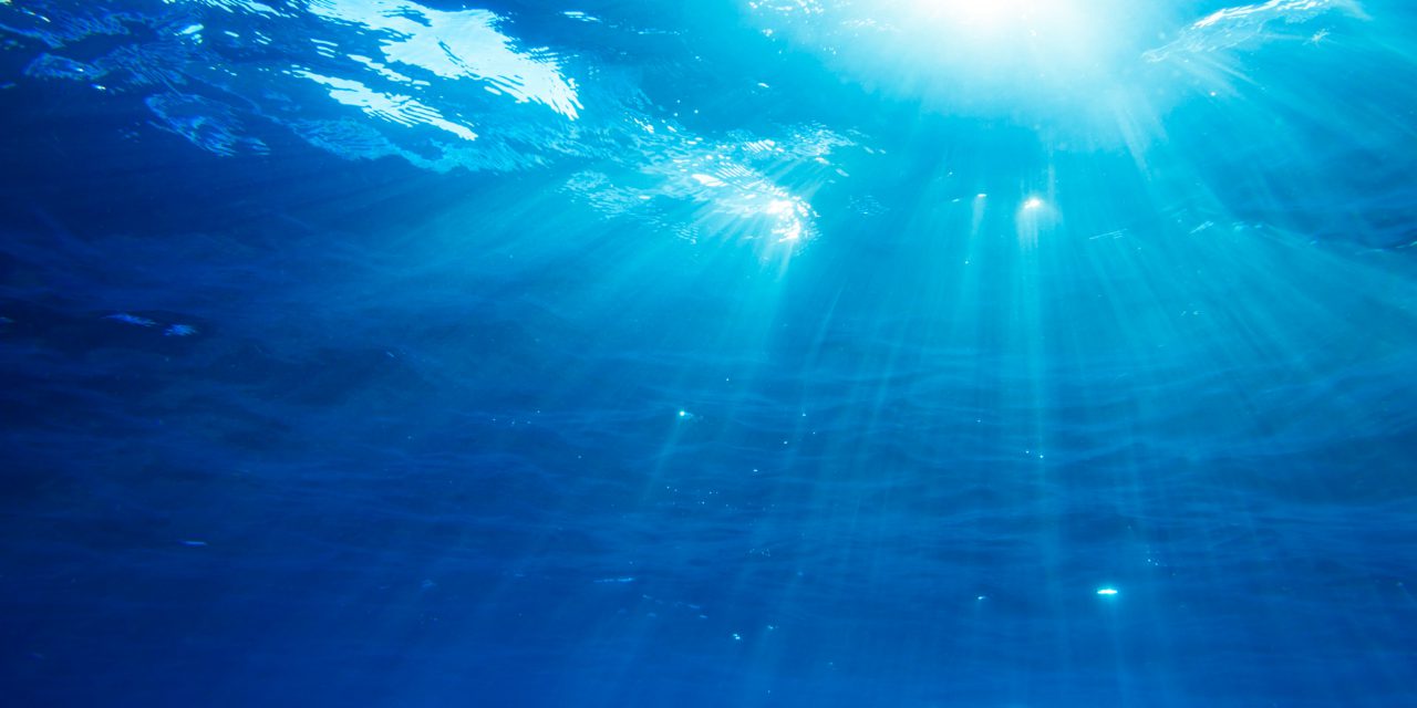 Νέα μελέτη αποκαλύπτει: Oι ωκεανοί δεν ήταν πάντα μπλε – Τι χρώμα είχαν