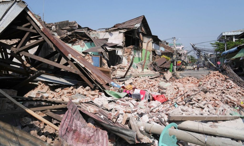 Mιανμάρ: Γυναίκα ανασύρθηκε ζωντανή από τα ερείπια 91 ώρες μετά τον φονικό σεισμό